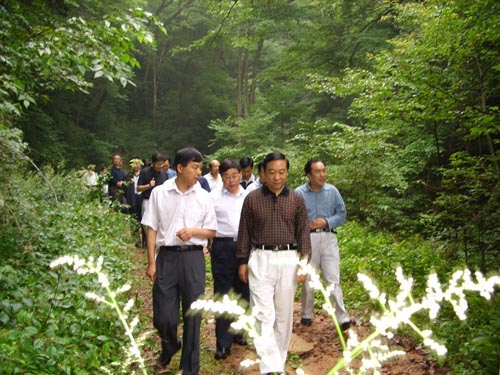 宜昌市人大常委会在大老岭自然保护区召开主任座谈会