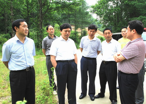 市委书记郭有明检查大老岭植物多样性保护项目建设情况