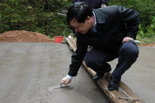 市委书记郭有明检查大老岭植物多样性保护项目建设情况